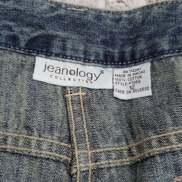 Jeanology Distressed Cropped Jeans nwot - Picture 3 of 6